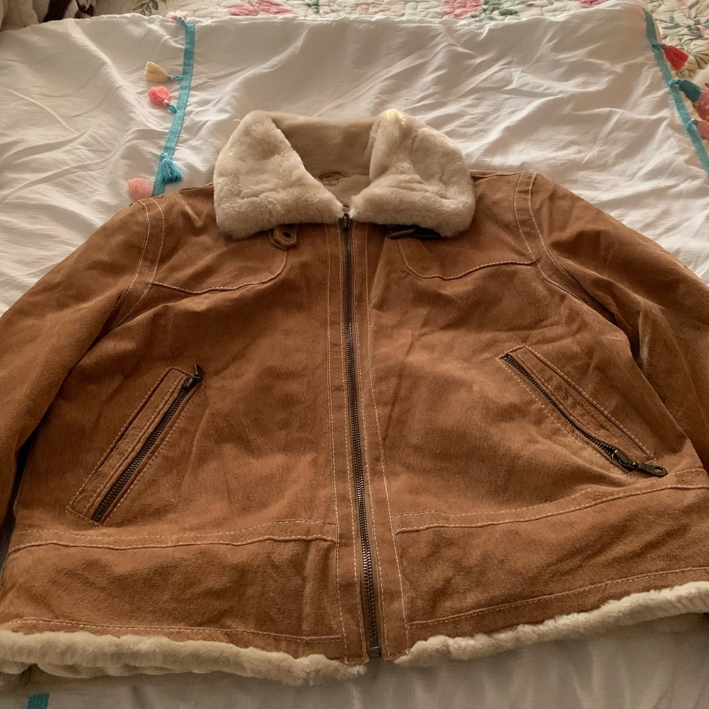 Wilson’s leather coat. 22 inches pit to pit 20.5  long  19 shoulder to shoulder